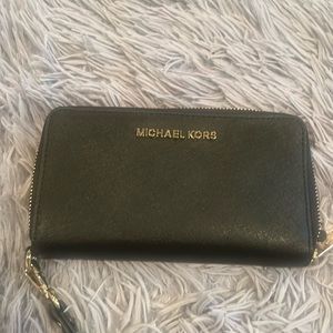 Michael Kors Jet Set Travel LG Flat MF Phone Case